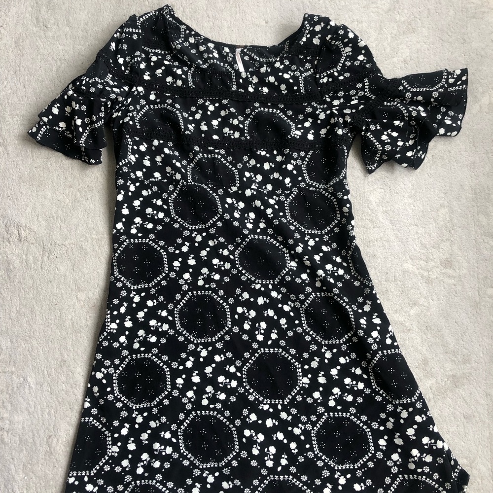 Free People | Black White Floral | Short Flowy Dress | Size 4